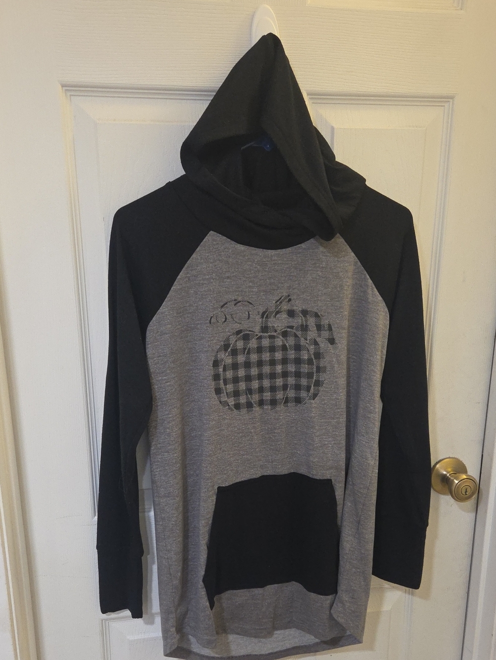 LuLaRoe Black and Gray Pumpkin Raglan Hoodie